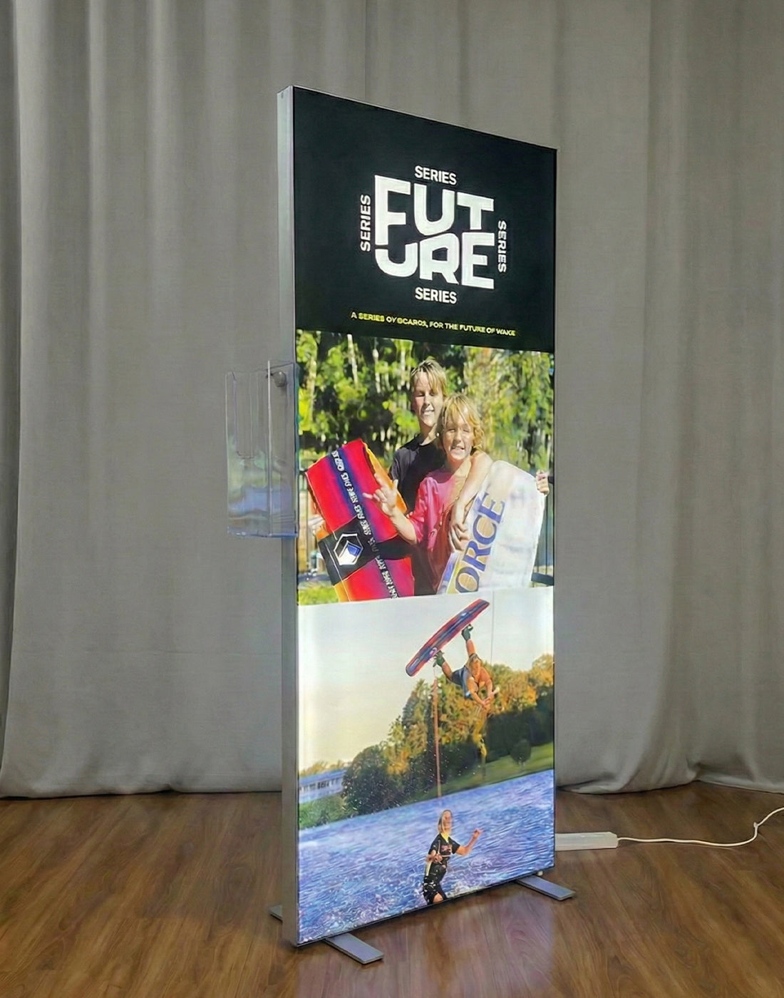 Parete multimediale con fondale in tessuto teso dritto